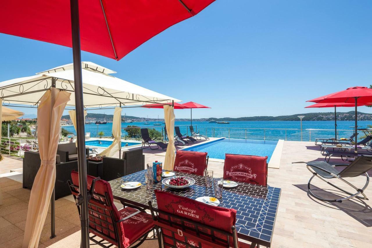 Gem Of The Sea Luxury Beach Apartment With Brand New Heating Infinity Pool Trogir Exterior foto